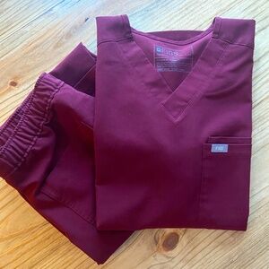 Mens Figs Scrub Set Burgundy XS | Aya Logo